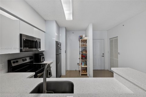 Condominio en alquiler en Miami, Florida, 2 dormitorios, 80.08 m2 № 2025996 - foto 6