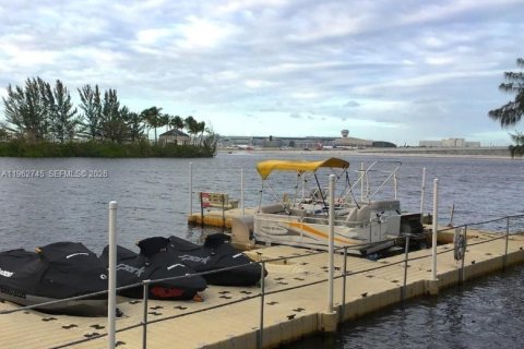 Condominio en alquiler en Miami, Florida, 2 dormitorios, 80.08 m2 № 2025996 - foto 29