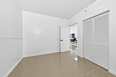 Condominio en alquiler en Miami, Florida, 2 dormitorios, 80.08 m2 № 2025996 - foto 18