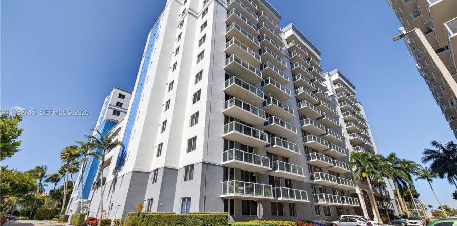 Condominio en Miami, Florida, 2 dormitorios  № 2025996