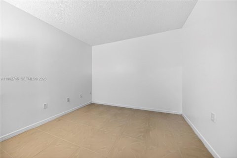 Condominio en alquiler en Miami, Florida, 2 dormitorios, 80.08 m2 № 2025996 - foto 16