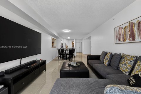 Condominio en alquiler en Miami, Florida, 2 dormitorios, 80.08 m2 № 2025996 - foto 25