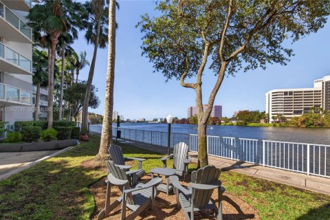 Condominio en alquiler en Miami, Florida, 2 dormitorios, 80.08 m2 № 2025996 - foto 27