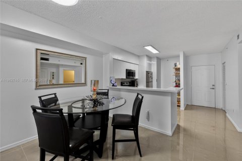 Condominio en alquiler en Miami, Florida, 2 dormitorios, 80.08 m2 № 2025996 - foto 7