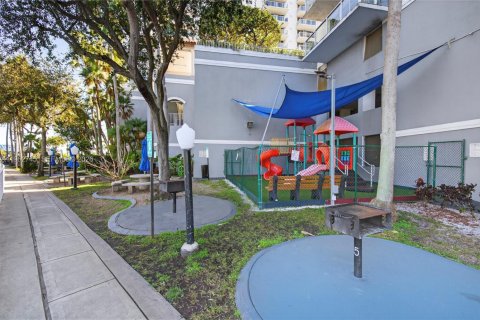 Condominio en alquiler en Miami, Florida, 2 dormitorios, 80.08 m2 № 2025996 - foto 30