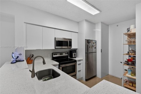 Condominio en alquiler en Miami, Florida, 2 dormitorios, 80.08 m2 № 2025996 - foto 4