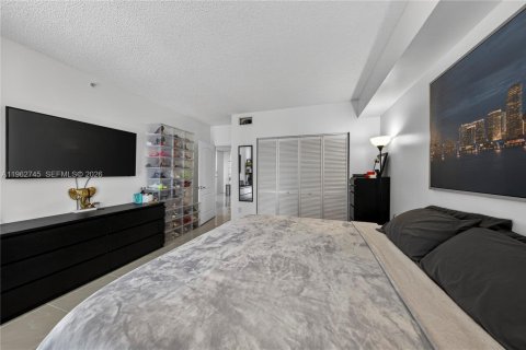 Condominio en alquiler en Miami, Florida, 2 dormitorios, 80.08 m2 № 2025996 - foto 14