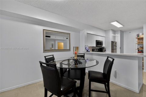 Condominio en alquiler en Miami, Florida, 2 dormitorios, 80.08 m2 № 2025996 - foto 8