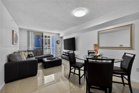 Condominio en alquiler en Miami, Florida, 2 dormitorios, 80.08 m2 № 2025996 - foto 21