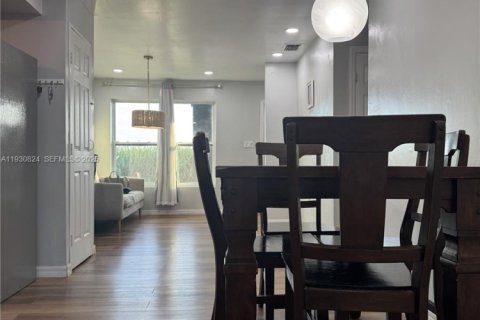 House in South Bay, Florida 3 bedrooms, 119.1 sq.m. № 2054112 - photo 14