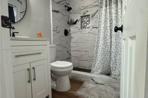 House in South Bay, Florida 3 bedrooms, 119.1 sq.m. № 2054112 - photo 20