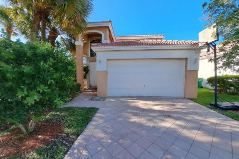 House in Coral Springs, Florida 4 bedrooms, 239.87 sq.m. № 2083814 - photo 3