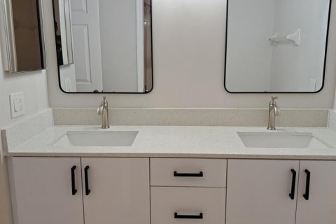 House in Coral Springs, Florida 4 bedrooms, 239.87 sq.m. № 2083814 - photo 26