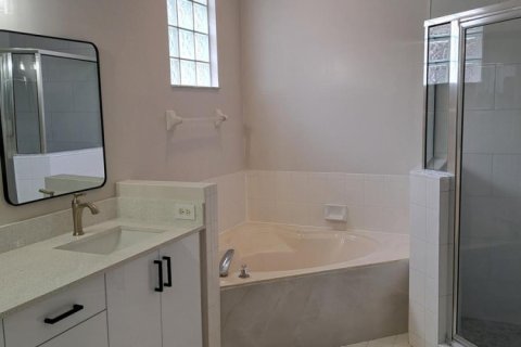 House in Coral Springs, Florida 4 bedrooms, 239.87 sq.m. № 2083814 - photo 18
