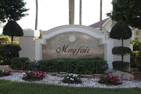 House in Coral Springs, Florida 4 bedrooms, 239.87 sq.m. № 2083814