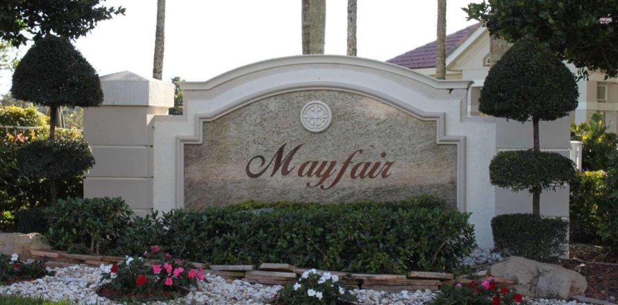House in Coral Springs, Florida 4 bedrooms, 239.87 sq.m. № 2083814
