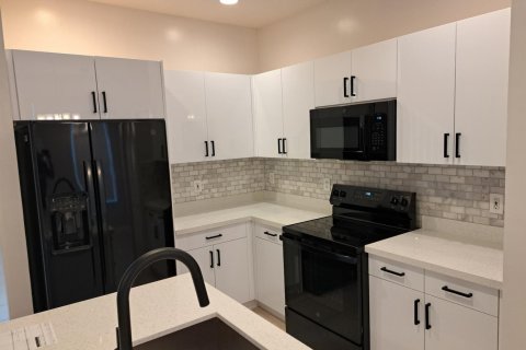 House in Coral Springs, Florida 4 bedrooms, 239.87 sq.m. № 2083814 - photo 9