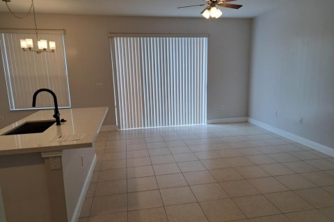 House in Coral Springs, Florida 4 bedrooms, 239.87 sq.m. № 2083814 - photo 13