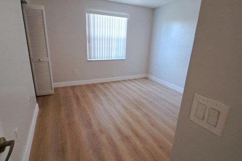 House in Coral Springs, Florida 4 bedrooms, 239.87 sq.m. № 2083814 - photo 22