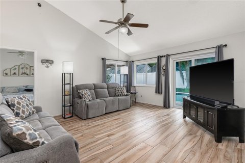 House in Longwood, Florida 4 bedrooms, 184.04 sq.m. № 2093720 - photo 7