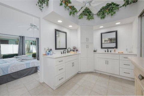 House in Longwood, Florida 4 bedrooms, 184.04 sq.m. № 2093720 - photo 22