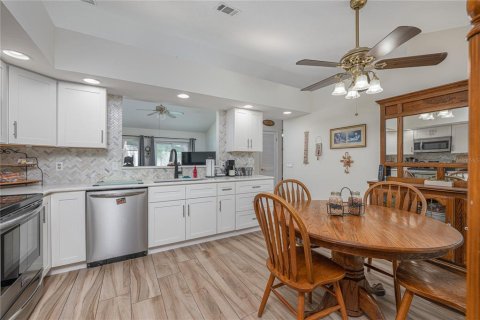 House in Longwood, Florida 4 bedrooms, 184.04 sq.m. № 2093720 - photo 12