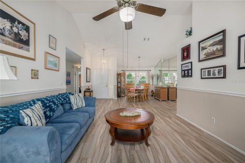 House in Longwood, Florida 4 bedrooms, 184.04 sq.m. № 2093720 - photo 6