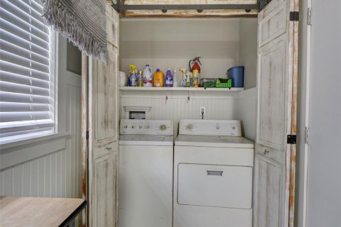 Купить виллу или дом в Леди-Лейк, Флорида 7 комнат, 125.42м2, № 1690112 - фото 16