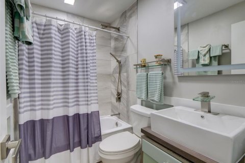 Купить виллу или дом в Леди-Лейк, Флорида 7 комнат, 125.42м2, № 1690112 - фото 15