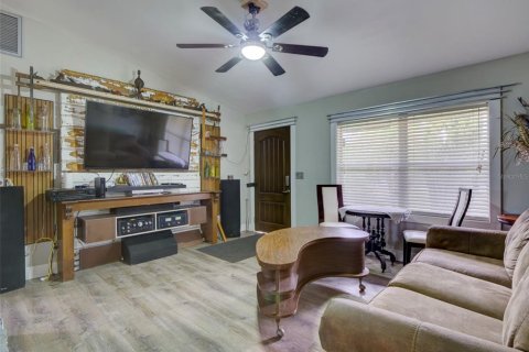 Купить виллу или дом в Леди-Лейк, Флорида 7 комнат, 125.42м2, № 1690112 - фото 5