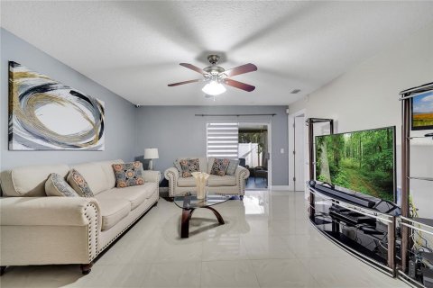 House in Orlando, Florida 3 bedrooms, 128.11 sq.m. № 1819017 - photo 3