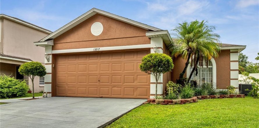 House in Orlando, Florida 3 bedrooms, 128.11 sq.m. № 1819017