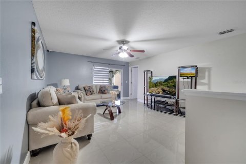 House in Orlando, Florida 3 bedrooms, 128.11 sq.m. № 1819017 - photo 5