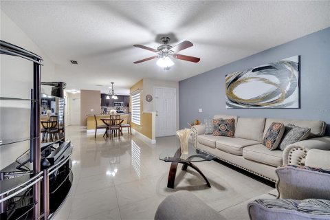 House in Orlando, Florida 3 bedrooms, 128.11 sq.m. № 1819017 - photo 4