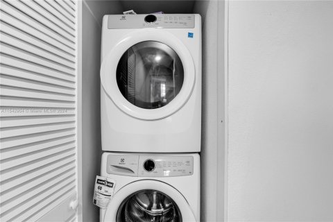 Townhouse in Homestead, Florida 4 bedrooms, 133.22 sq.m. № 1958614 - photo 30