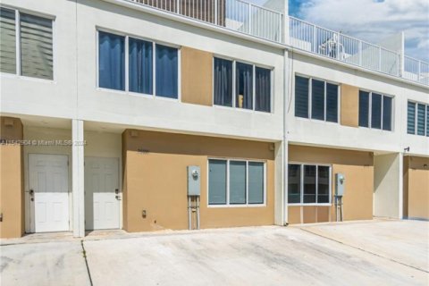 Townhouse in Homestead, Florida 4 bedrooms, 133.22 sq.m. № 1958614 - photo 10