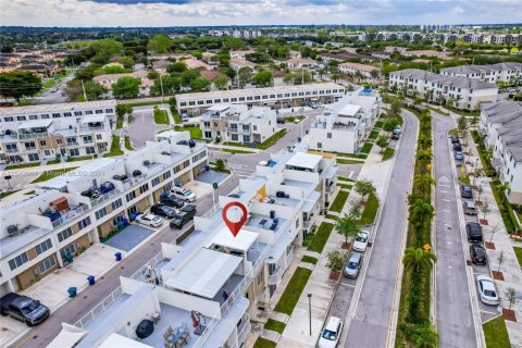 Townhouse in Homestead, Florida 4 bedrooms, 133.22 sq.m. № 1958614 - photo 3