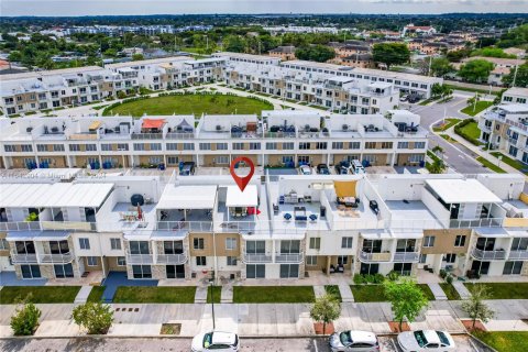 Townhouse in Homestead, Florida 4 bedrooms, 133.22 sq.m. № 1958614 - photo 1