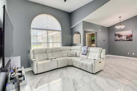 House in Kissimmee, Florida 3 bedrooms, 158.86 sq.m. № 1919704 - photo 8