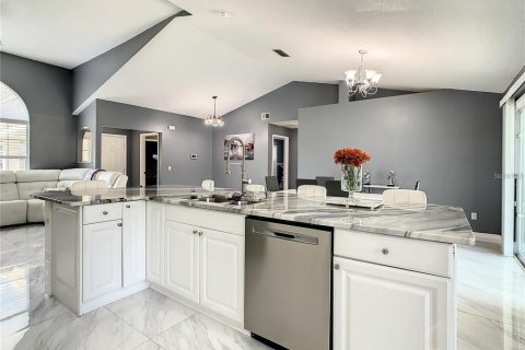 House in Kissimmee, Florida 3 bedrooms, 158.86 sq.m. № 1919704 - photo 21
