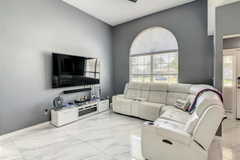 House in Kissimmee, Florida 3 bedrooms, 158.86 sq.m. № 1919704 - photo 9