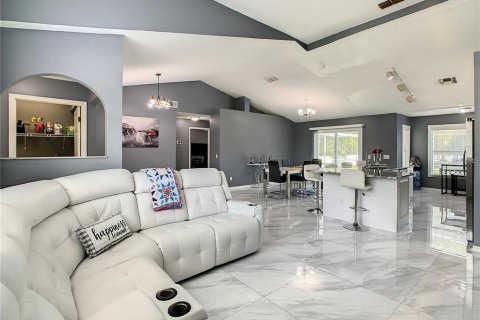 House in Kissimmee, Florida 3 bedrooms, 158.86 sq.m. № 1919704 - photo 10