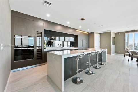 Condo in Miami, Florida, 4 bedrooms  № 1935561 - photo 12