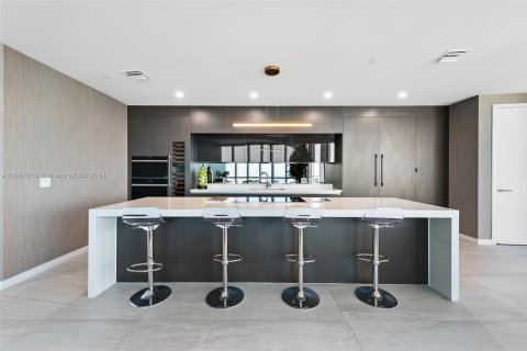 Condo in Miami, Florida, 4 bedrooms  № 1935561 - photo 11