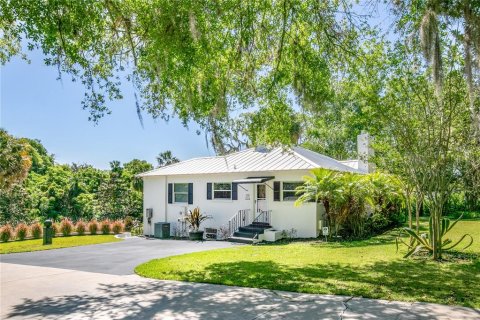 House in Mount Dora, Florida 4 bedrooms, 259.75 sq.m. № 1640191 - photo 4
