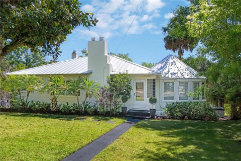 House in Mount Dora, Florida 4 bedrooms, 259.75 sq.m. № 1640191 - photo 1