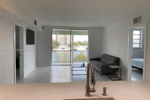 Condominio en venta en Aventura, Florida, 2 dormitorios, 71.72 m2 № 2030197 - foto 8