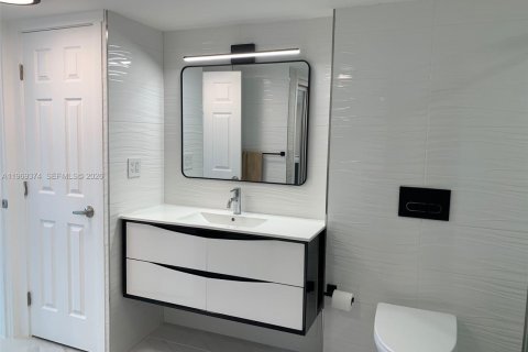 Condominio en venta en Aventura, Florida, 2 dormitorios, 71.72 m2 № 2030197 - foto 19