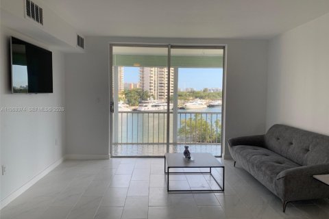 Condominio en venta en Aventura, Florida, 2 dormitorios, 71.72 m2 № 2030197 - foto 10