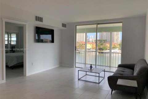 Condominio en venta en Aventura, Florida, 2 dormitorios, 71.72 m2 № 2030197 - foto 13